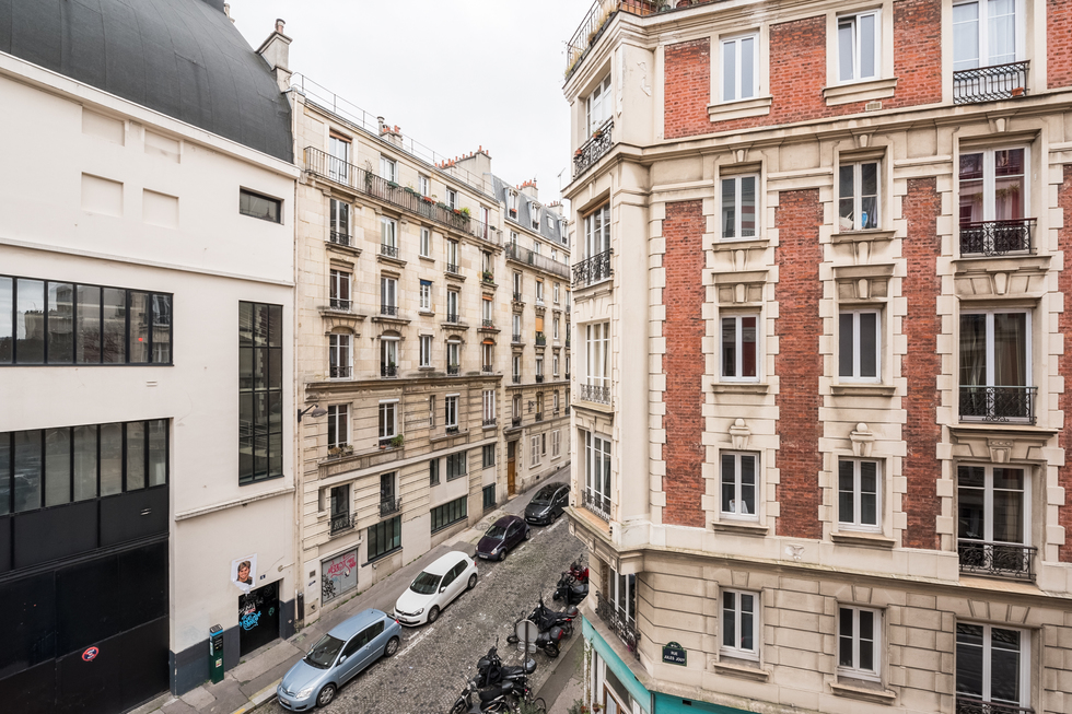 valiere-cortez-vente-appartement-lamarck-paris-18-vue-salon