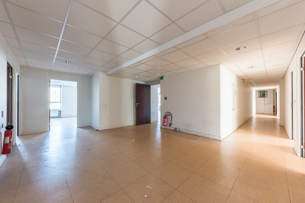 valiere-cortez-vente-bureaux-max-dormoy-couloir