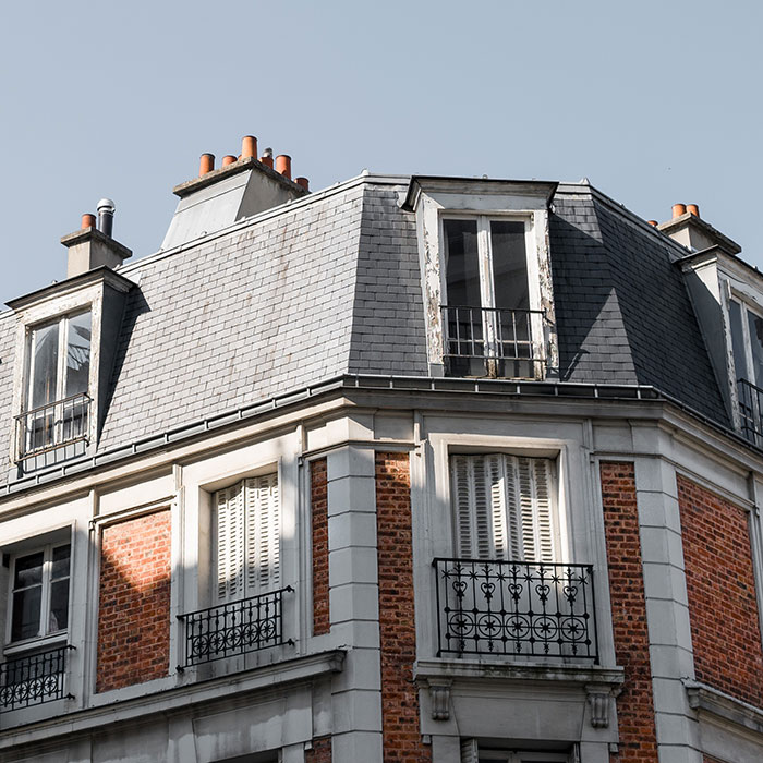 low-angle-shot-roof-beautiful-building-with-balconies-paris