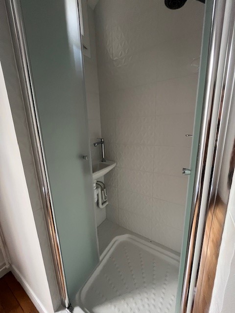 DOUCHE CHAMBRE COUR